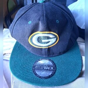 PACKERS G HELMET LOGO BLACK SNAPBACK HAT CAP (Like)NEW